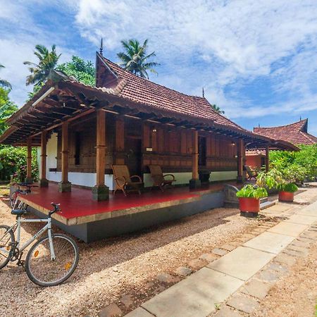 StayVista at La Riva Heritage Villa Alappuzha Eksteriør billede