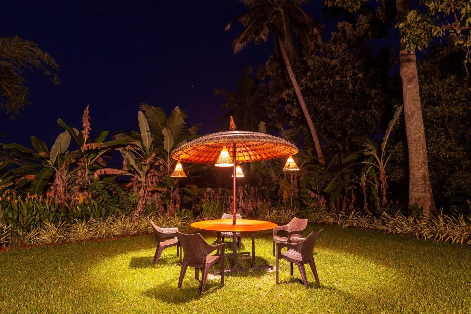 StayVista at La Riva Heritage Villa Alappuzha Eksteriør billede