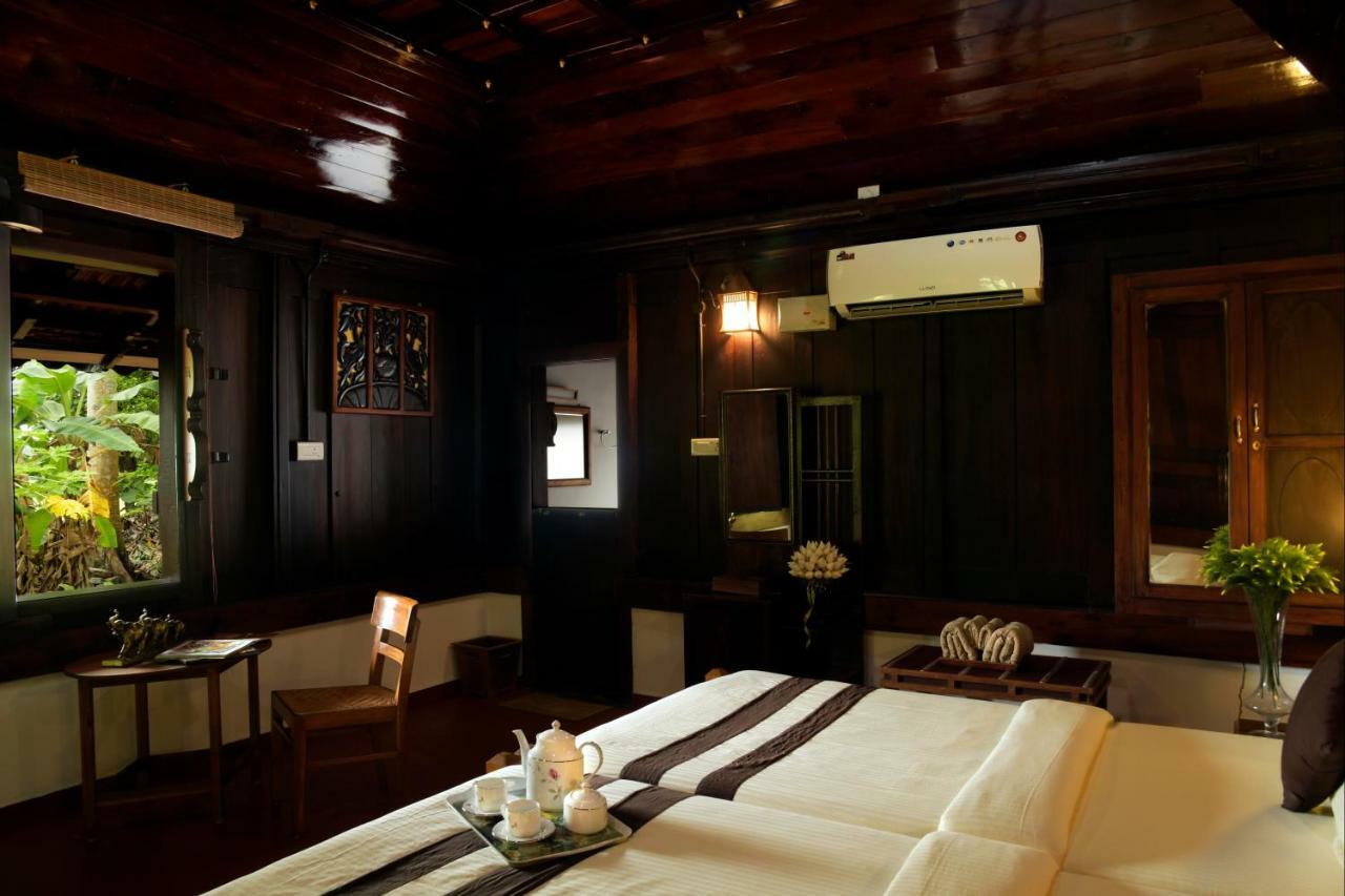 StayVista at La Riva Heritage Villa Alappuzha Eksteriør billede