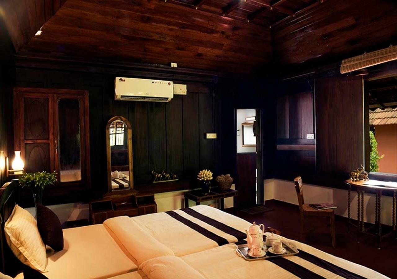 StayVista at La Riva Heritage Villa Alappuzha Eksteriør billede