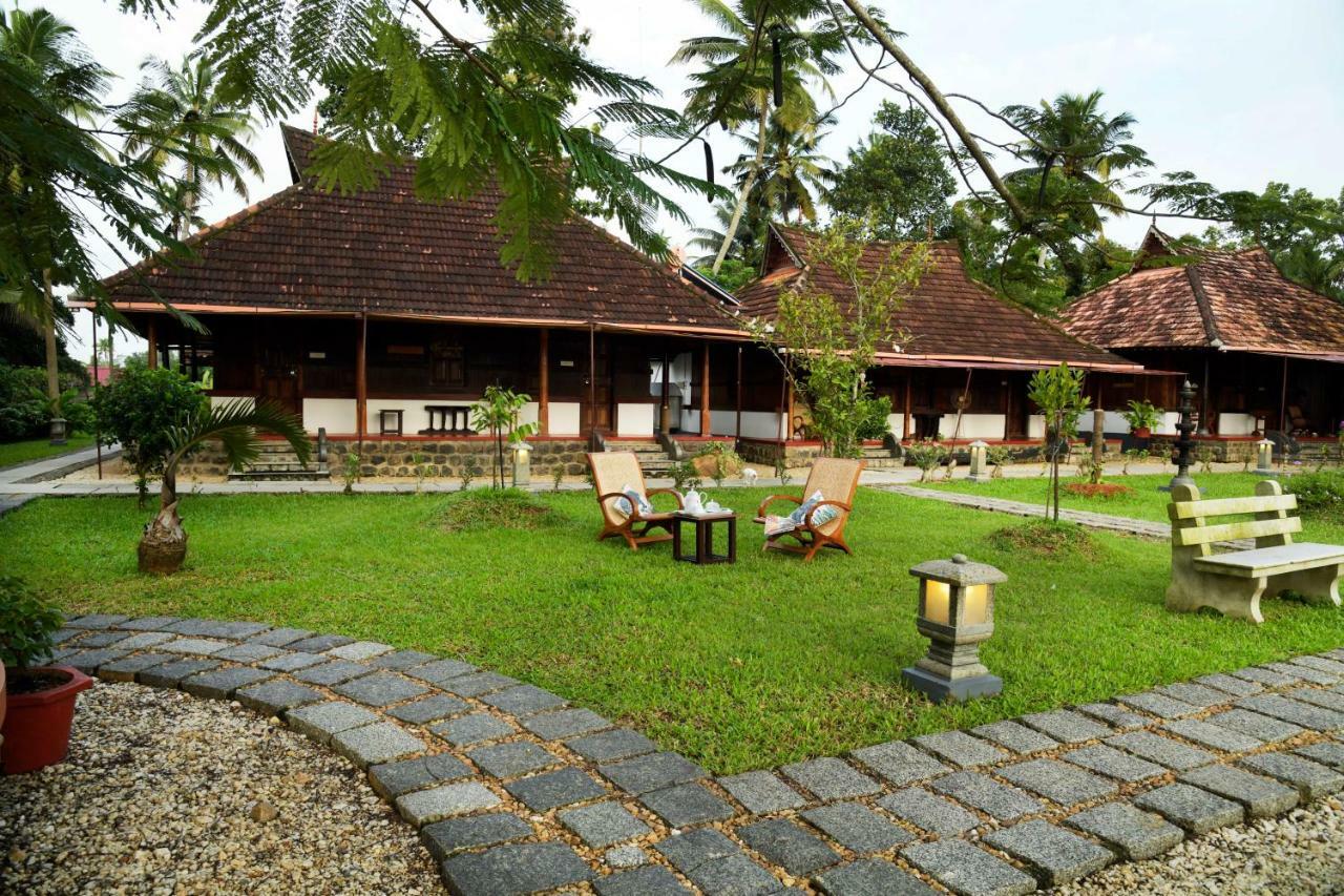 StayVista at La Riva Heritage Villa Alappuzha Eksteriør billede