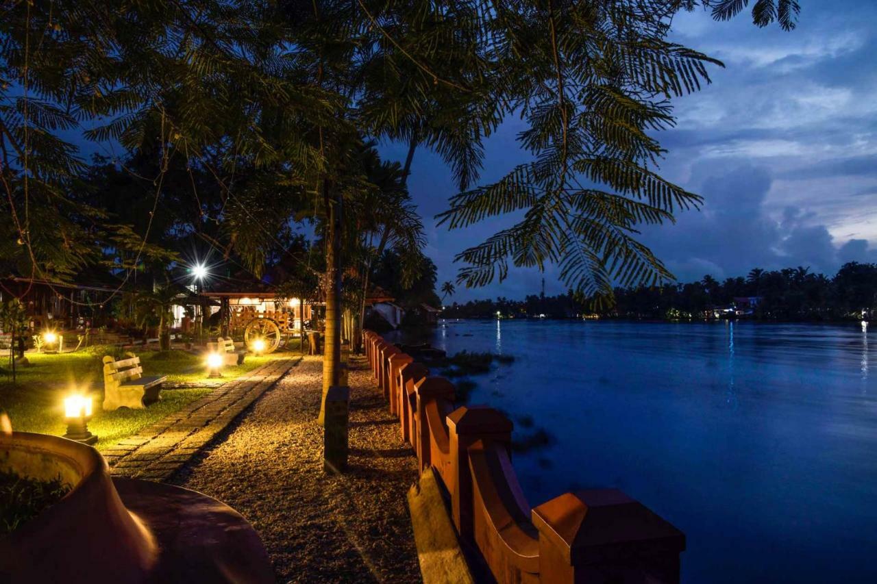 StayVista at La Riva Heritage Villa Alappuzha Eksteriør billede