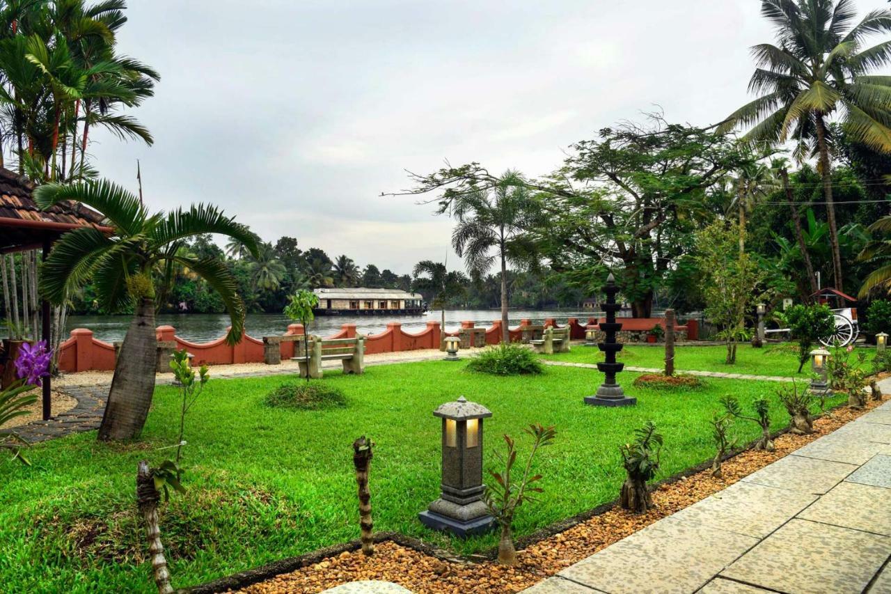 StayVista at La Riva Heritage Villa Alappuzha Eksteriør billede