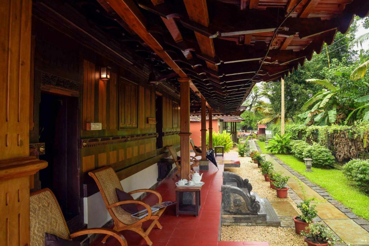 StayVista at La Riva Heritage Villa Alappuzha Eksteriør billede