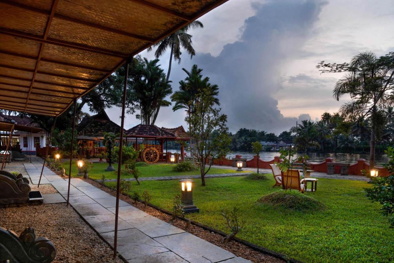 StayVista at La Riva Heritage Villa Alappuzha Eksteriør billede