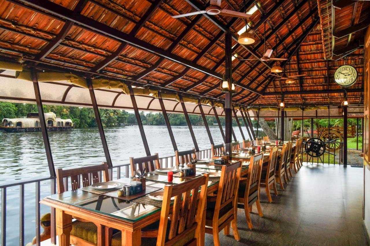 StayVista at La Riva Heritage Villa Alappuzha Eksteriør billede